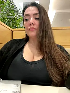 Sophie Eaton online show from 10/27/25, 08:24