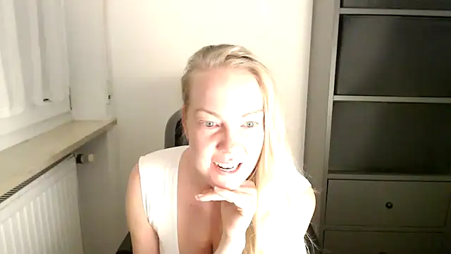  LunaxLia  online show from 11/16/25, 06:02