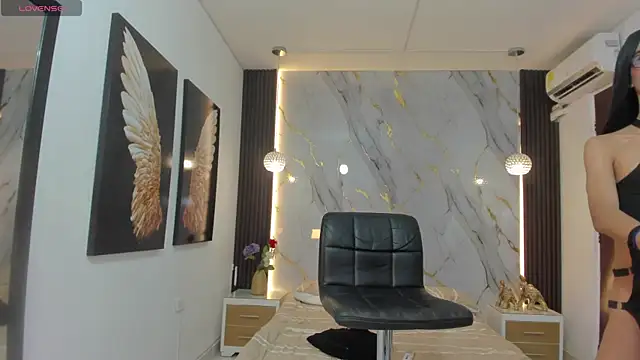 Snapshot of estephany_doll chatting on 01/05/25, 02:30 estephany doll online show from 01/05/25, 02:30