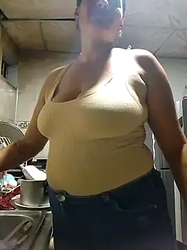 Snapshot of lupita_2023 chatting on 01/22/25, 11:43 lupita 2023 online show from 01/22/25, 11:43