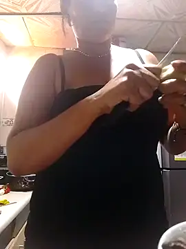 Snapshot of lupita_2023 chatting on 02/05/25, 03:52 lupita 2023 online show from 02/05/25, 03:52