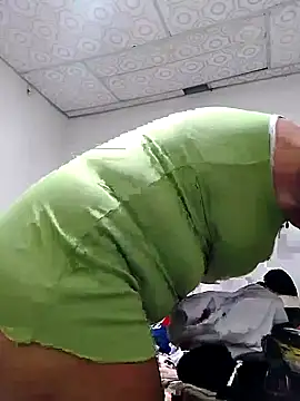 Snapshot of lupita_2023 chatting on 02/19/25, 03:05 lupita 2023 online show from 02/19/25, 03:05