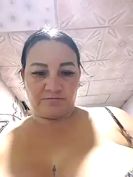 Snapshot of lupita_2023 chatting on 11/09/25, 04:11 lupita 2023 online show from 11/09/25, 04:11