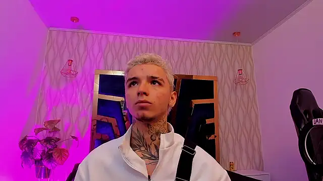 Ian Castillo  online show from 02/05/26, 05:12