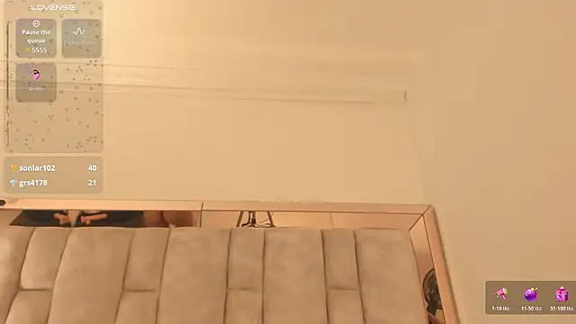 Oliviaa Evans online show from 10/30/25, 10:38