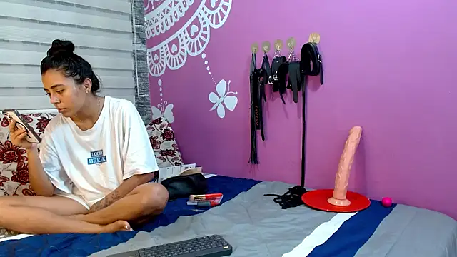 AntonellaAndNoah online show from 02/11/26, 05:12