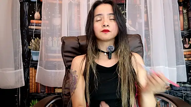 Snapshot of julietta___jackson chatting on 05/23/26, 08:35 julietta jackson online show from 05/23/26, 08:35