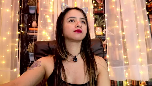 Snapshot of julietta___jackson chatting on 07/25/26, 05:54 julietta jackson online show from 07/25/26, 05:54