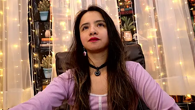 Snapshot of julietta___jackson chatting on 08/07/26, 01:35 julietta jackson online show from 08/07/26, 01:35