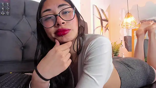 aprildreams19 online show from 03/19/25, 12:56