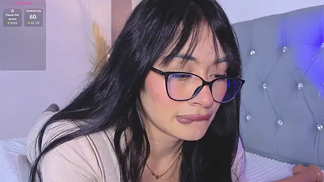 Snapshot of aprildreams19 chatting on 02/04/26, 12:33 aprildreams19 online show from 02/04/26, 12:33