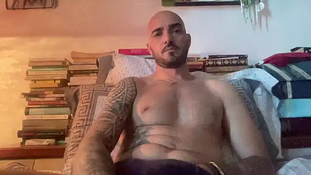 Snapshot of alessandromori91 chatting on 05/27/26, 04:53 alessandromori91 online show from 05/27/26, 04:53