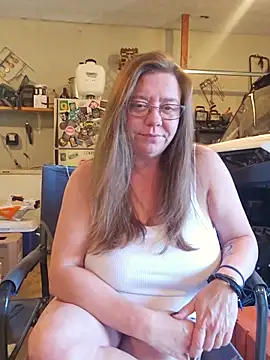 Snapshot of MsShelby40 chatting on 06/02/26, 10:12 MsShelby40 online show from 06/02/26, 10:12
