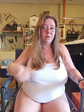 Snapshot of MsShelby40 chatting on 06/10/26, 10:30 MsShelby40 online show from 06/10/26, 10:30