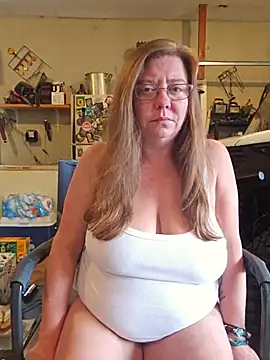 Snapshot of MsShelby40 chatting on 07/11/26, 10:33 MsShelby40 online show from 07/11/26, 10:33