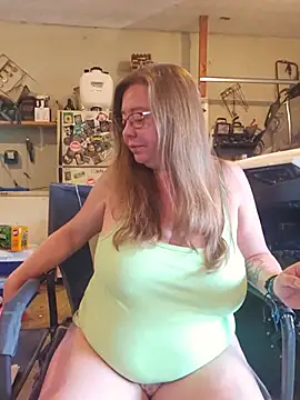 Snapshot of MsShelby40 chatting on 07/21/26, 10:12 MsShelby40 online show from 07/21/26, 10:12