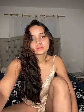 Snapshot of MollySanders___ chatting on 12/18/24, 12:18 MollySanders    online show from 12/18/24, 12:18