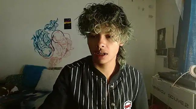 Snapshot of fenixmfx19 chatting on 12/26/24, 03:10 fenixmfx19 online show from 12/26/24, 03:10