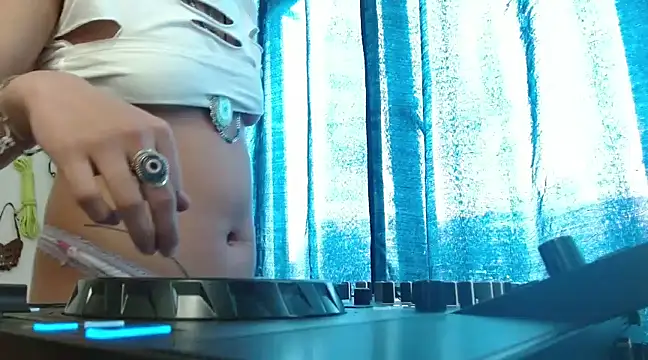 Snapshot of fenixmfx19 chatting on 01/09/25, 06:15 fenixmfx19 online show from 01/09/25, 06:15