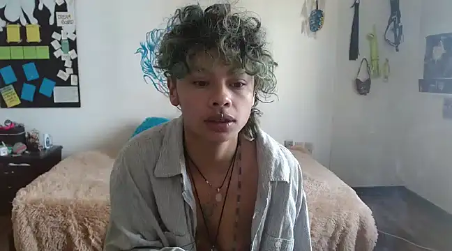 Snapshot of fenixmfx19 chatting on 01/10/25, 03:16 fenixmfx19 online show from 01/10/25, 03:16