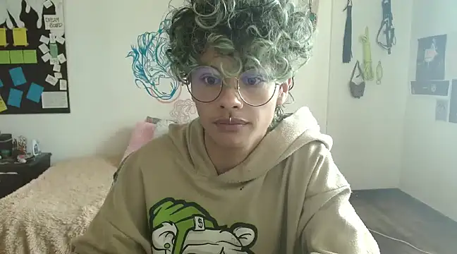 Snapshot of fenixmfx19 chatting on 01/13/25, 07:10 fenixmfx19 online show from 01/13/25, 07:10