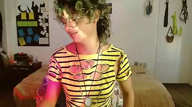 Snapshot of fenixmfx19 chatting on 01/14/25, 05:12 fenixmfx19 online show from 01/14/25, 05:12