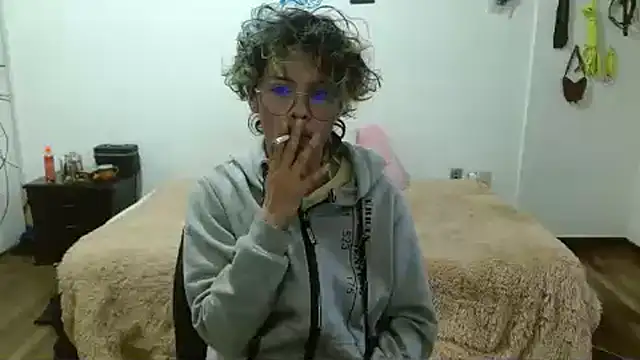 Snapshot of fenixmfx19 chatting on 02/18/25, 10:14 fenixmfx19 online show from 02/18/25, 10:14