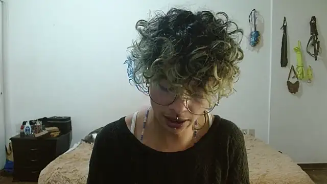 Snapshot of fenixmfx19 chatting on 02/28/25, 12:10 fenixmfx19 online show from 02/28/25, 12:10