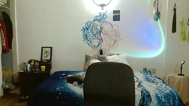 Snapshot of fenixmfx19 chatting on 03/10/25, 10:13 fenixmfx19 online show from 03/10/25, 10:13