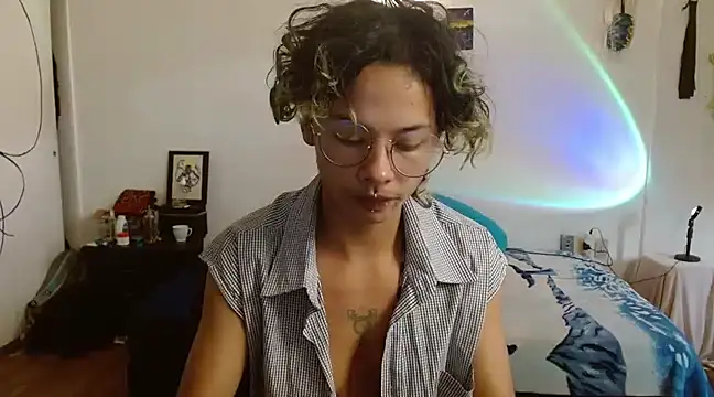 Snapshot of fenixmfx19 chatting on 03/15/25, 07:27 fenixmfx19 online show from 03/15/25, 07:27