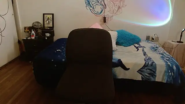 Snapshot of fenixmfx19 chatting on 03/17/25, 07:04 fenixmfx19 online show from 03/17/25, 07:04