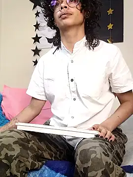 Snapshot of fenixmfx19 chatting on 02/10/26, 11:31 fenixmfx19 online show from 02/10/26, 11:31