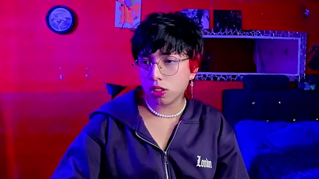 Snapshot of AnggelONfiree chatting on 02/23/25, 06:07 AnggelONfiree online show from 02/23/25, 06:07