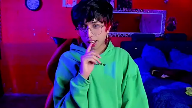 Snapshot of AnggelONfiree chatting on 03/10/25, 08:48 AnggelONfiree online show from 03/10/25, 08:48