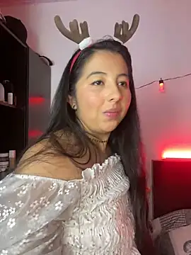 Snapshot of Isa_bel chatting on 12/26/24, 04:32 Isa bel online show from 12/26/24, 04:32