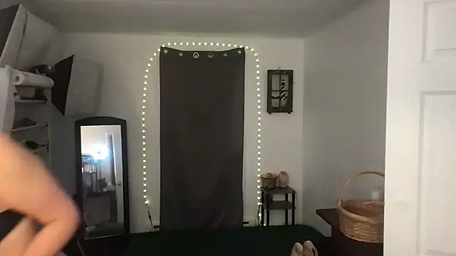 BonfireBonnie online show from 12/19/24, 08:13