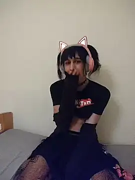 Snapshot of egirl711 chatting on 12/13/25, 08:58 egirl711 online show from 12/13/25, 08:58