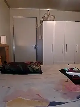 Hornyparratjie online show from 12/28/24, 12:26