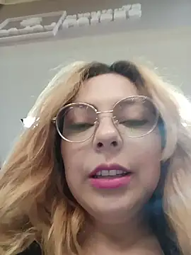 Snapshot of madelaine- chatting on 05/03/26, 06:58 madelaine- online show from 05/03/26, 06:58