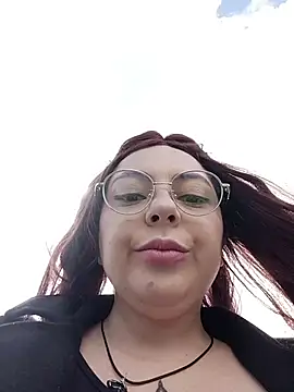 Snapshot of madelaine- chatting on 05/22/26, 06:46 madelaine- online show from 05/22/26, 06:46
