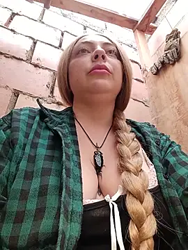 Snapshot of madelaine- chatting on 05/29/26, 04:27 madelaine- online show from 05/29/26, 04:27
