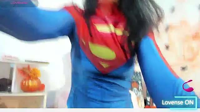 Snapshot of samira_nylon1 chatting on 10/31/25, 10:33 samira nylon1 online show from 10/31/25, 10:33