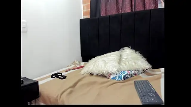 Evaaross 2345 online show from 01/10/25, 05:56