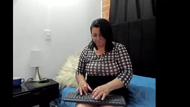 Evaaross 2345 online show from 01/22/25, 11:21