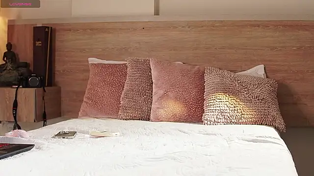 Snapshot of AliceShazaham_ chatting on 03/04/26, 03:51 AliceShazaham online show from 03/04/26, 03:51