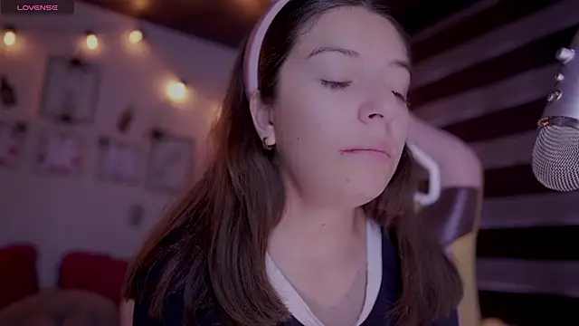 milly kenner online show from 10/25/25, 02:56