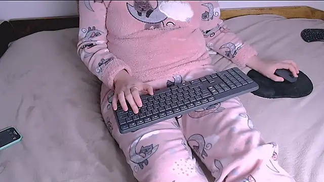 ChubbyMaia online show from 11/23/25, 06:24