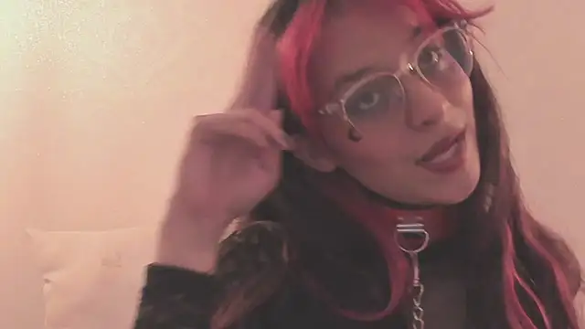 Snapshot of RedMeloddy chatting on 03/11/25, 10:31 RedMeloddy online show from 03/11/25, 10:31