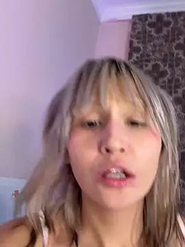 bigbabykiki online show from 10/30/25, 02:07