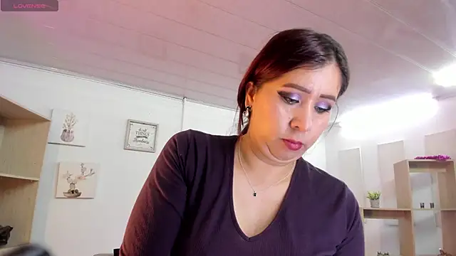 Snapshot of Alexx_Scoot chatting on 03/06/25, 01:58 Alexx Scoot online show from 03/06/25, 01:58